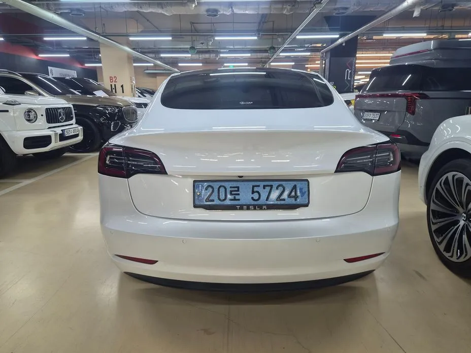 Tesla Model 3 — фото 10