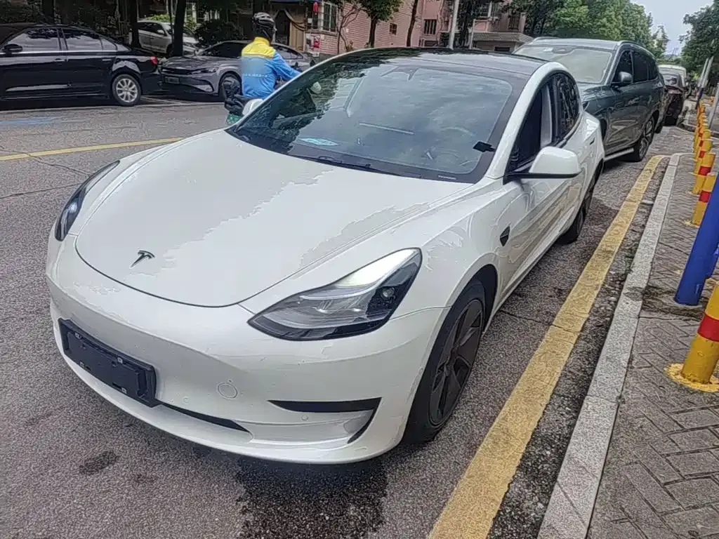Tesla Model 3 — фото 7