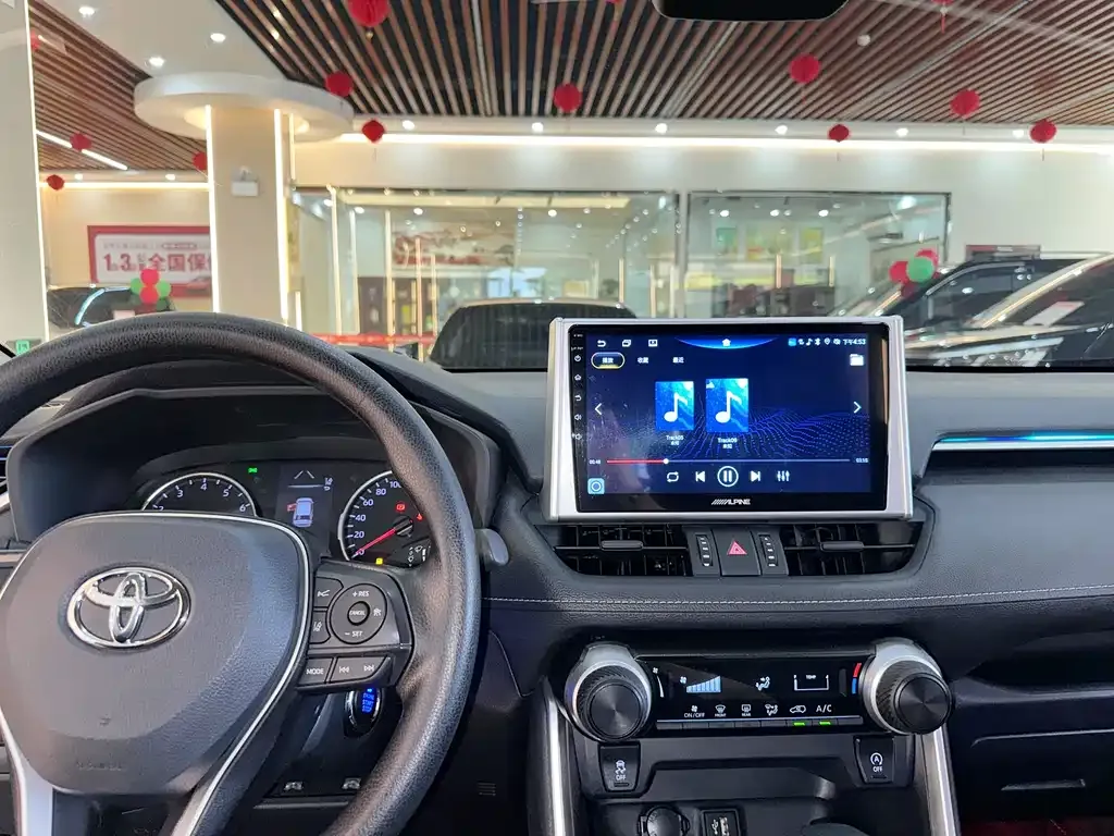 Toyota RAV4 — фото 4