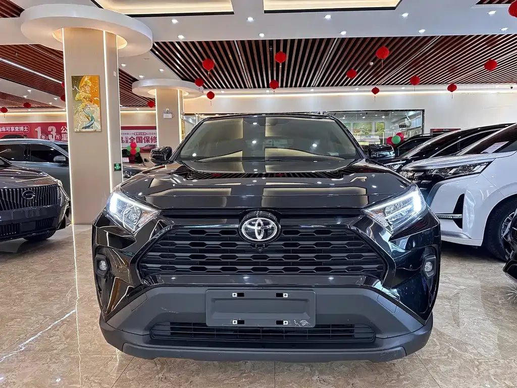 Toyota RAV4 — фото 8