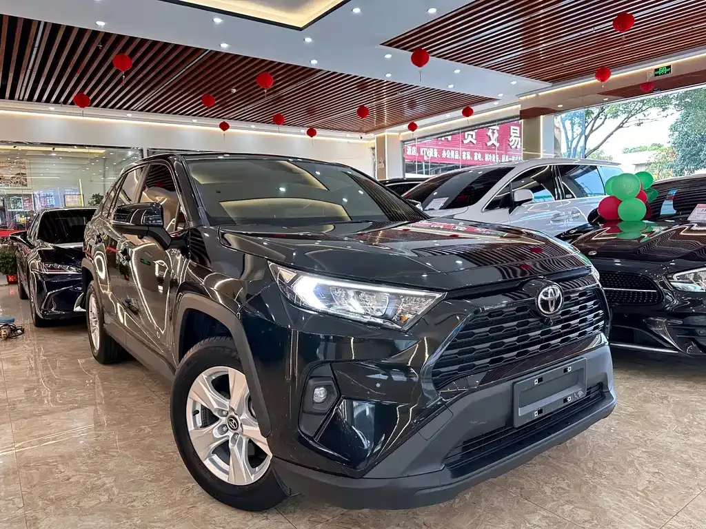 Toyota RAV4 — фото 10