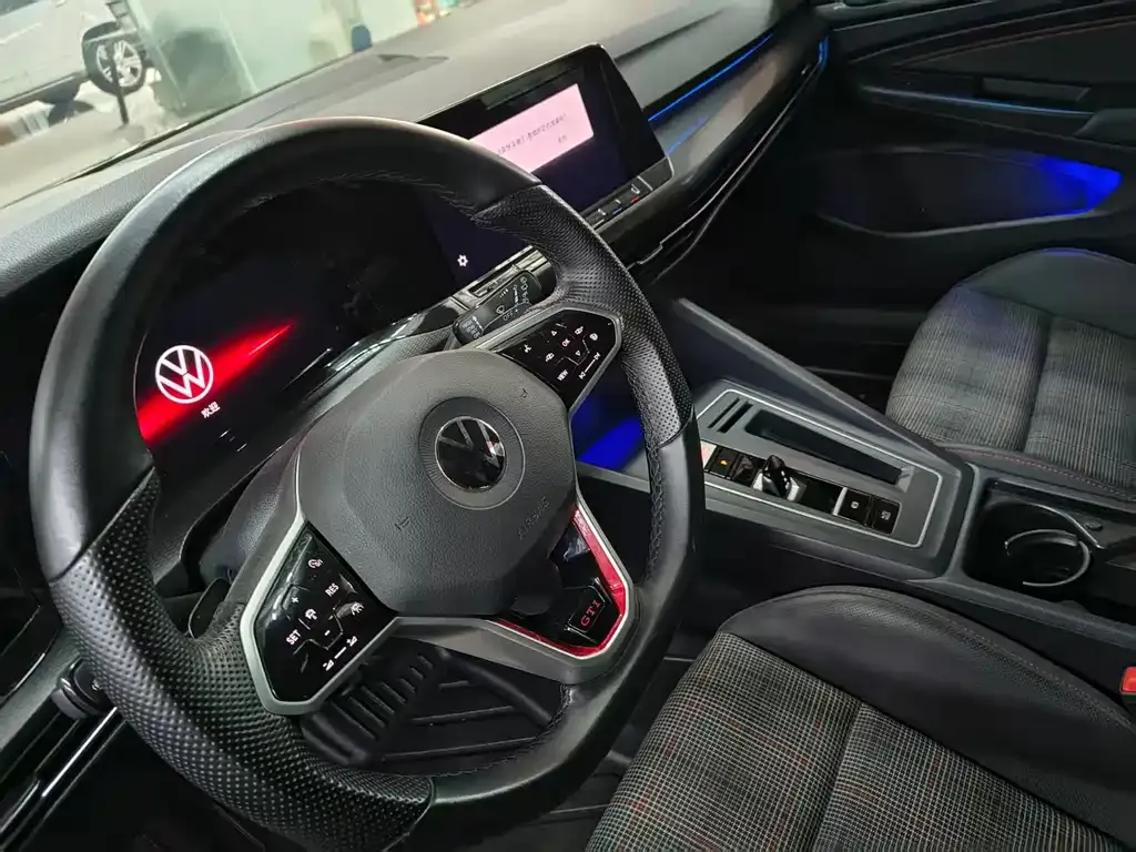 Volkswagen Golf GTI — фото 8