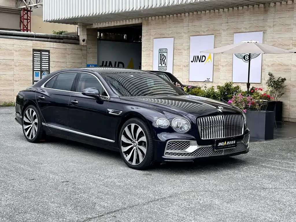 Bentley Flying Spur — фото 1