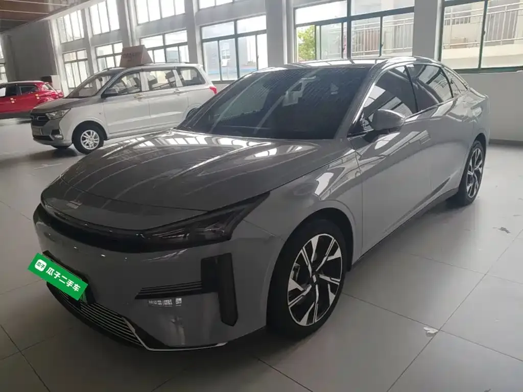 Geely Galaxy L6 — фото 1