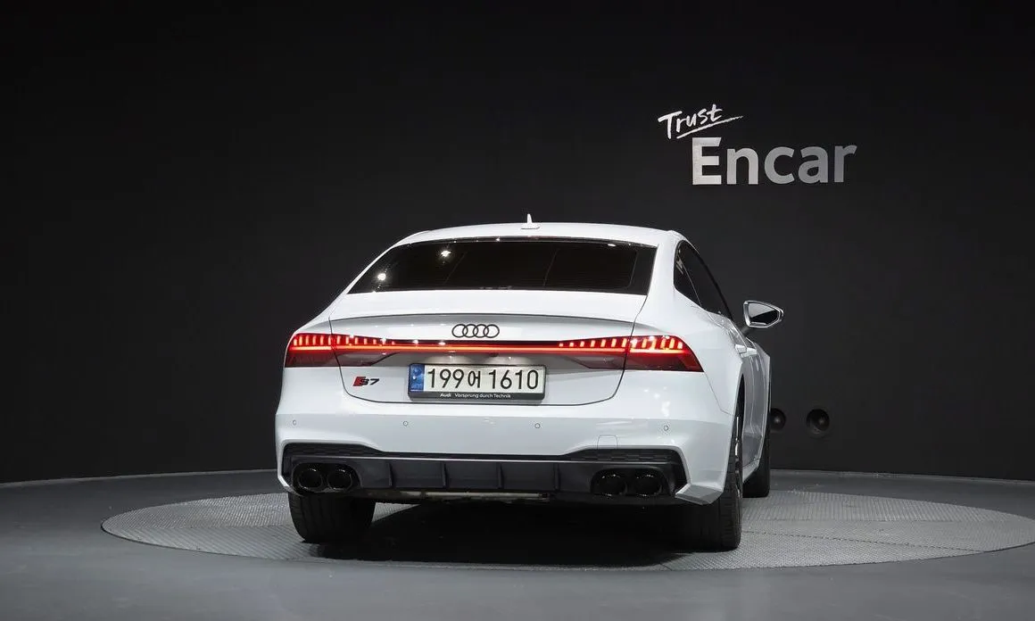 Audi S7 — фото 9