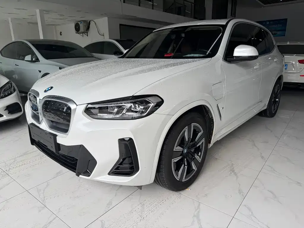 BMW iX3 — фото 1