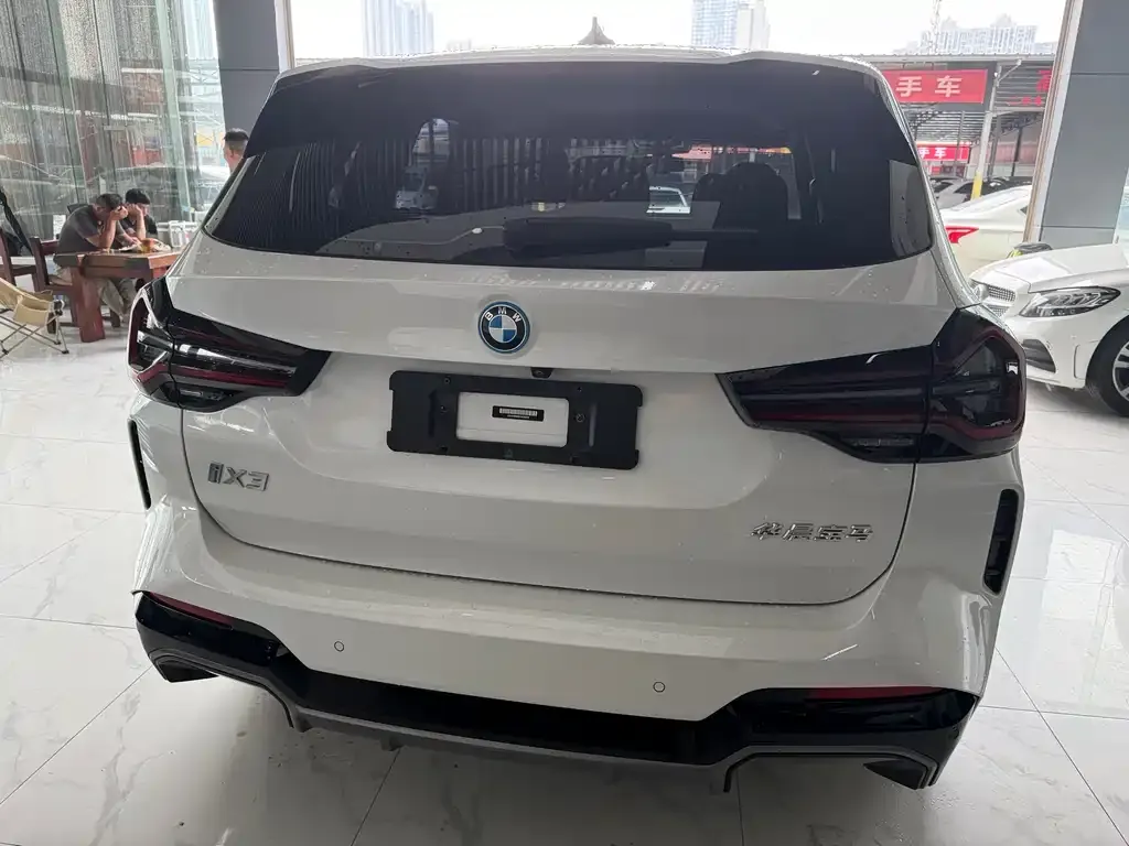 BMW iX3 — фото 2
