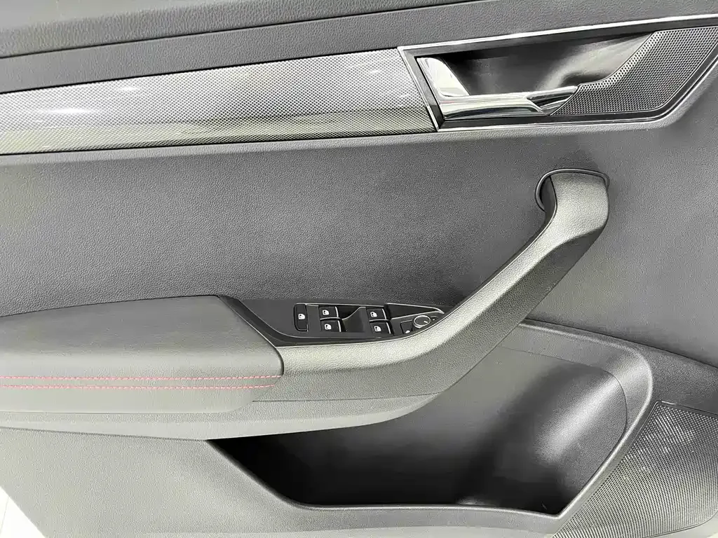 Skoda Karoq — фото 10