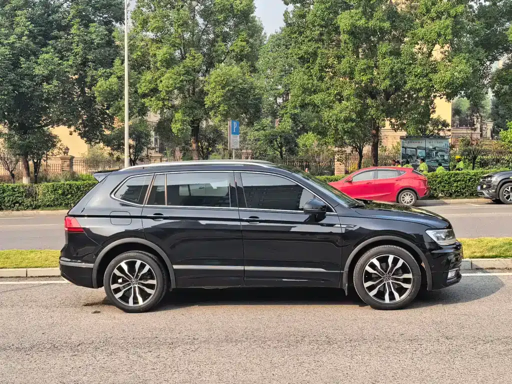Volkswagen Tiguan L — фото 9