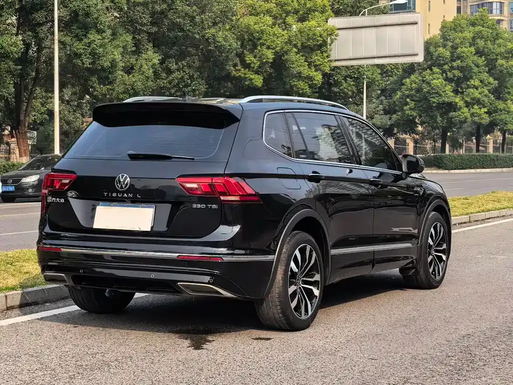 Volkswagen Tiguan L — фото 8