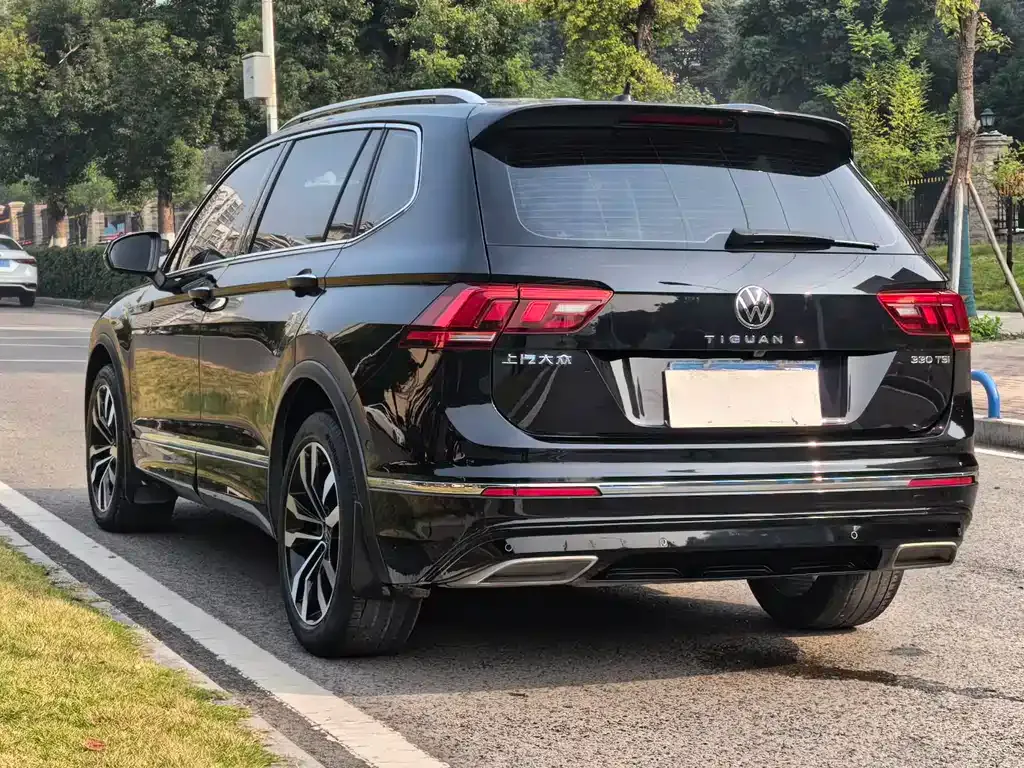 Volkswagen Tiguan L — фото 10