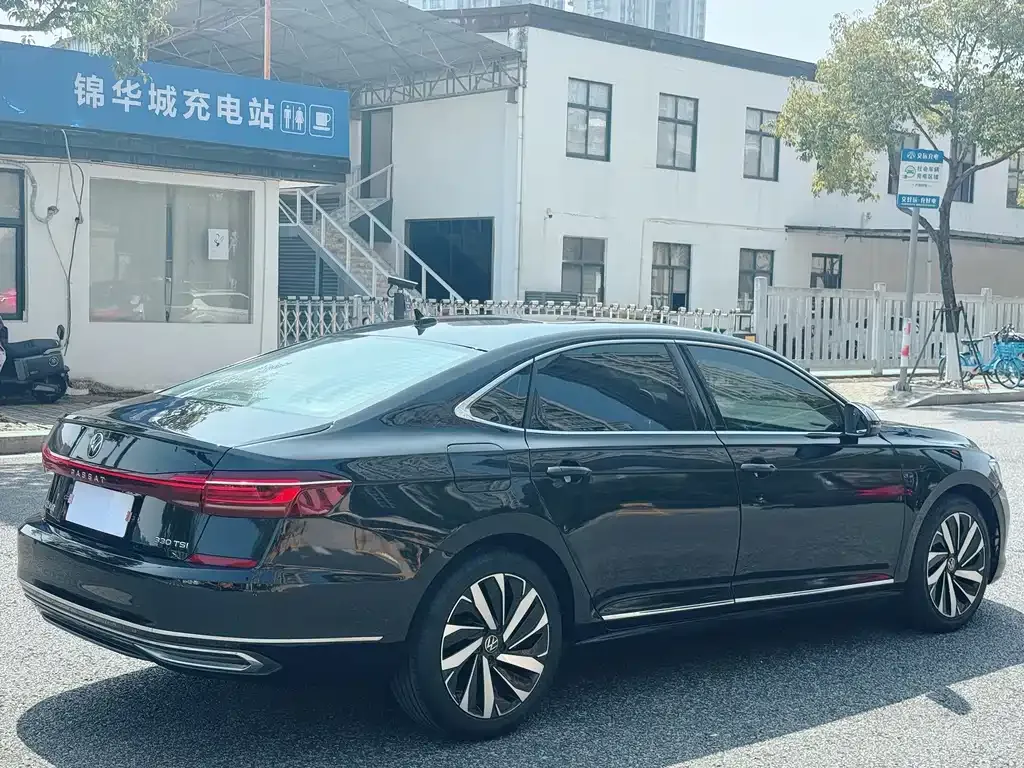 Volkswagen Passat — фото 6