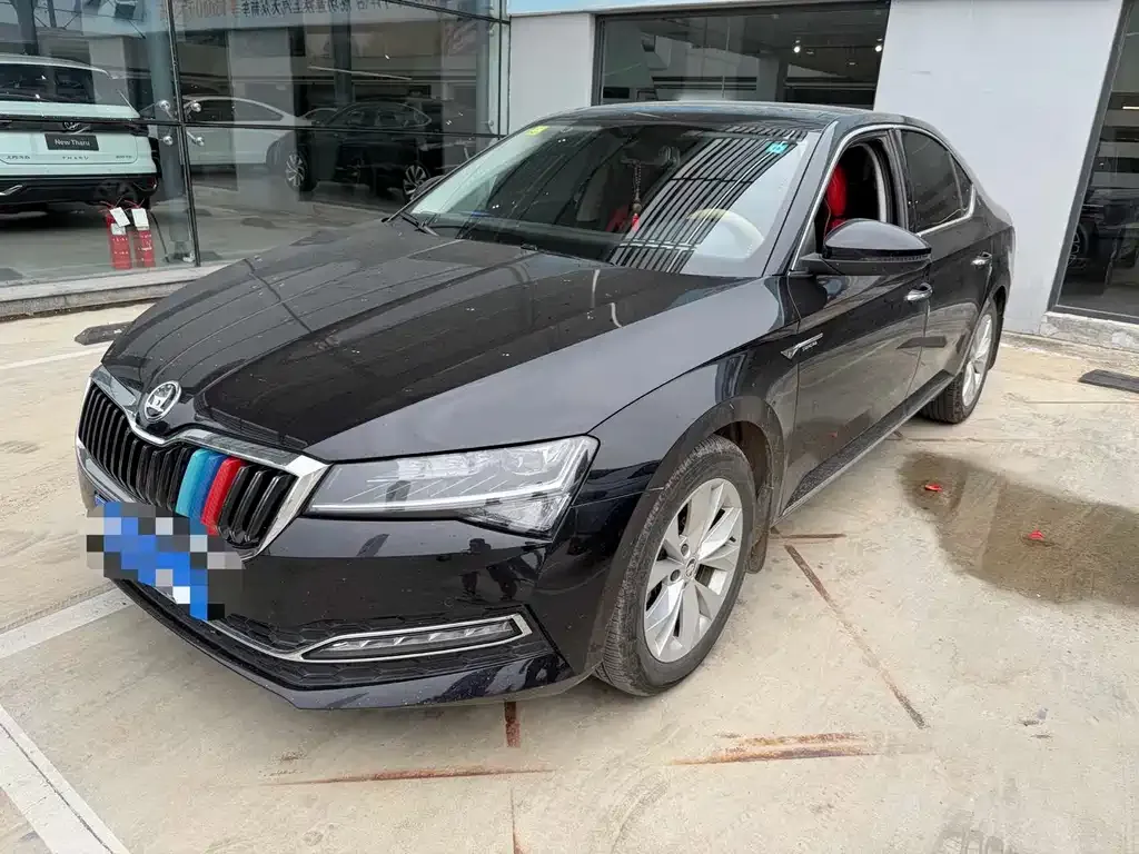 Skoda Superb — фото 1