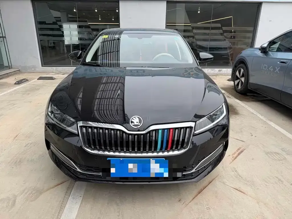 Skoda Superb — фото 7