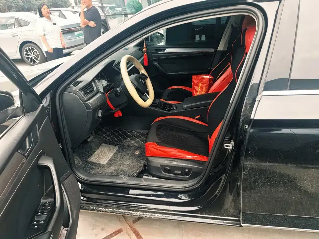 Skoda Superb — фото 8