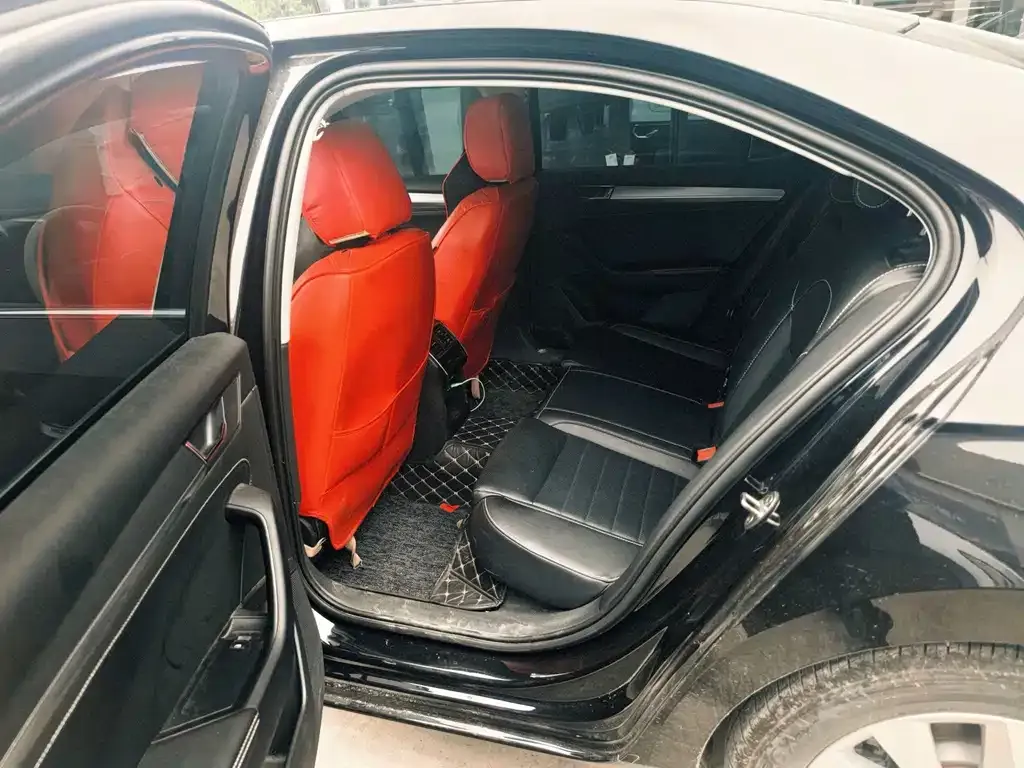 Skoda Superb — фото 4
