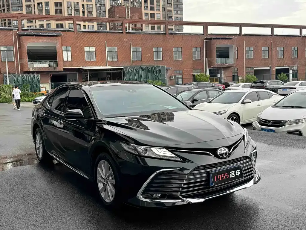 Toyota Camry — фото 4