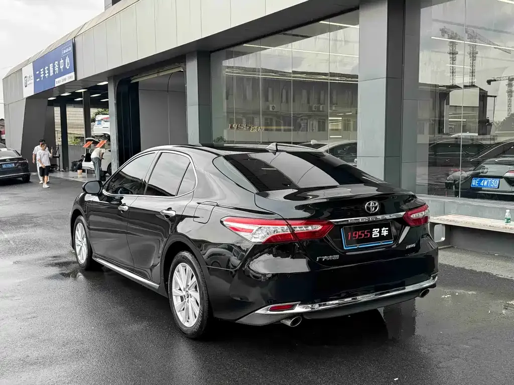 Toyota Camry — фото 5