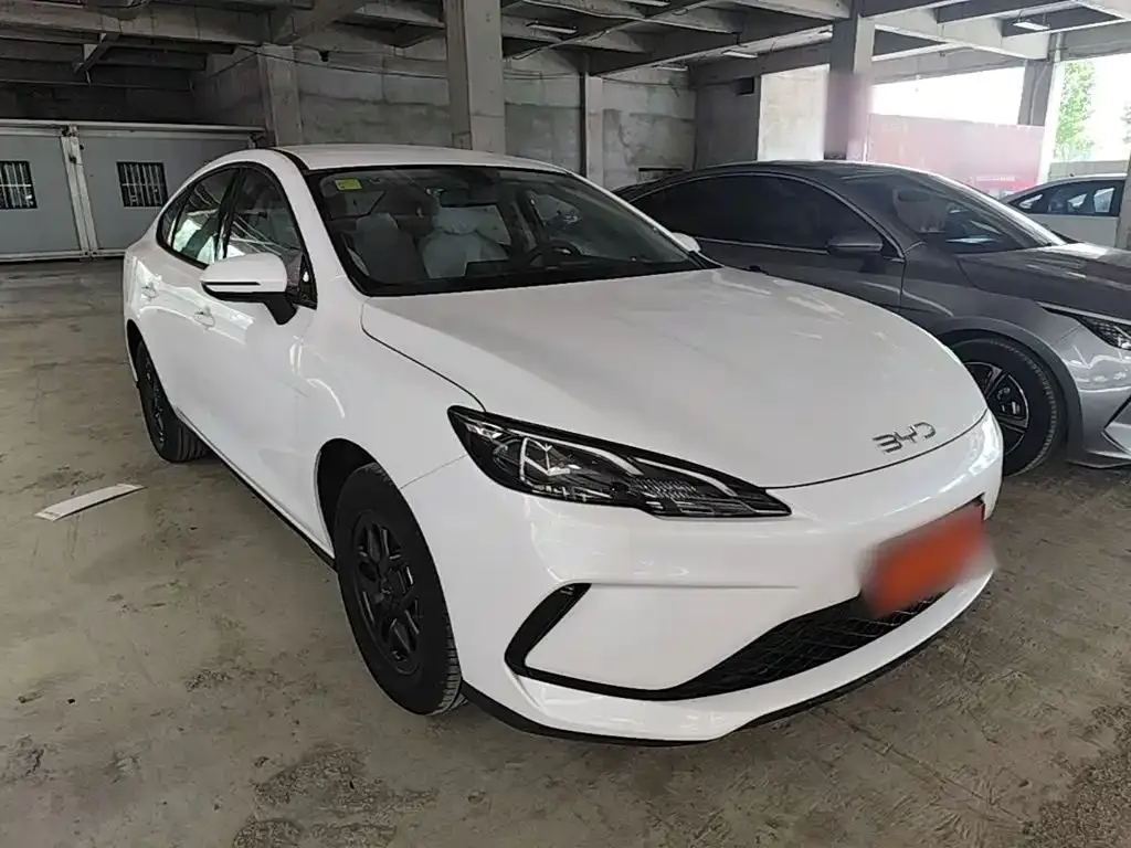 BYD Seal 05 DM-i — фото 10