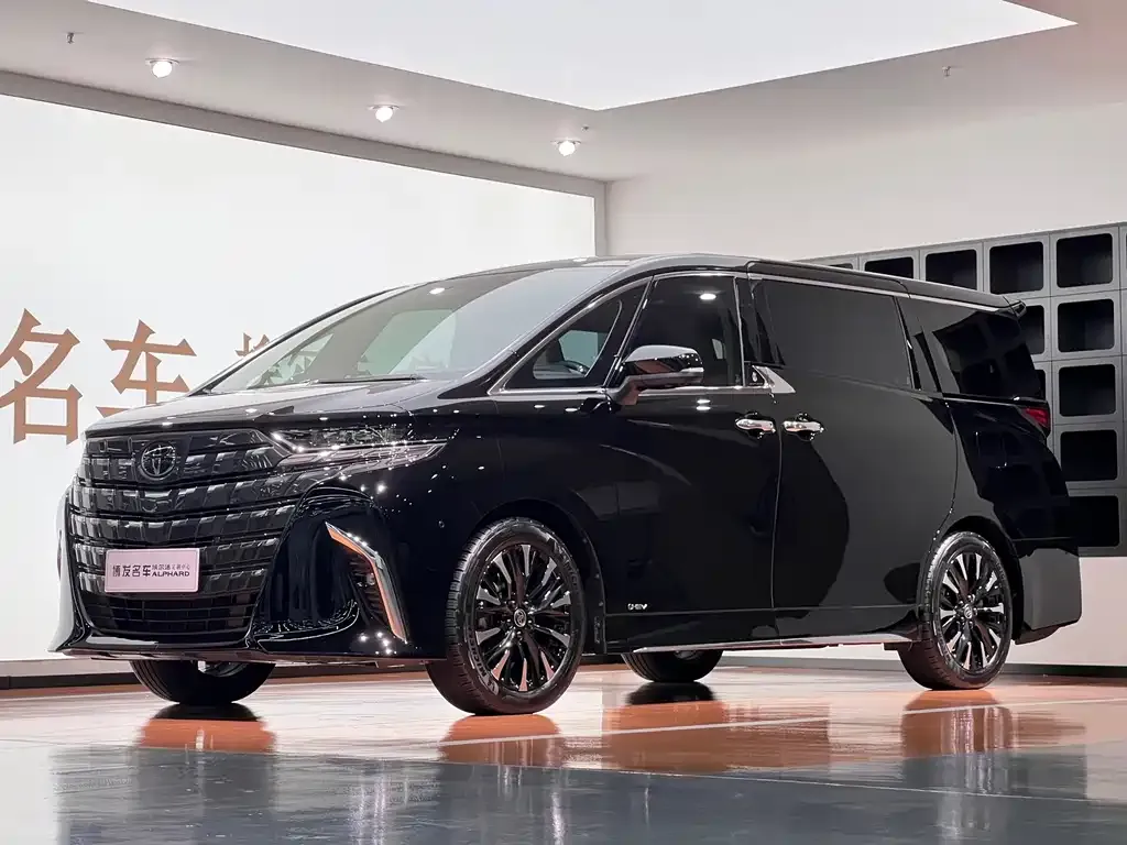 Toyota Alphard — фото 1