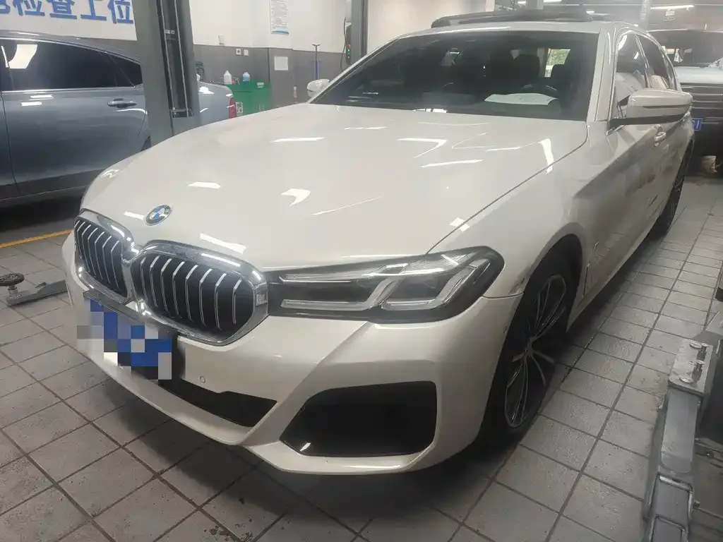 BMW 5 Series — фото 1