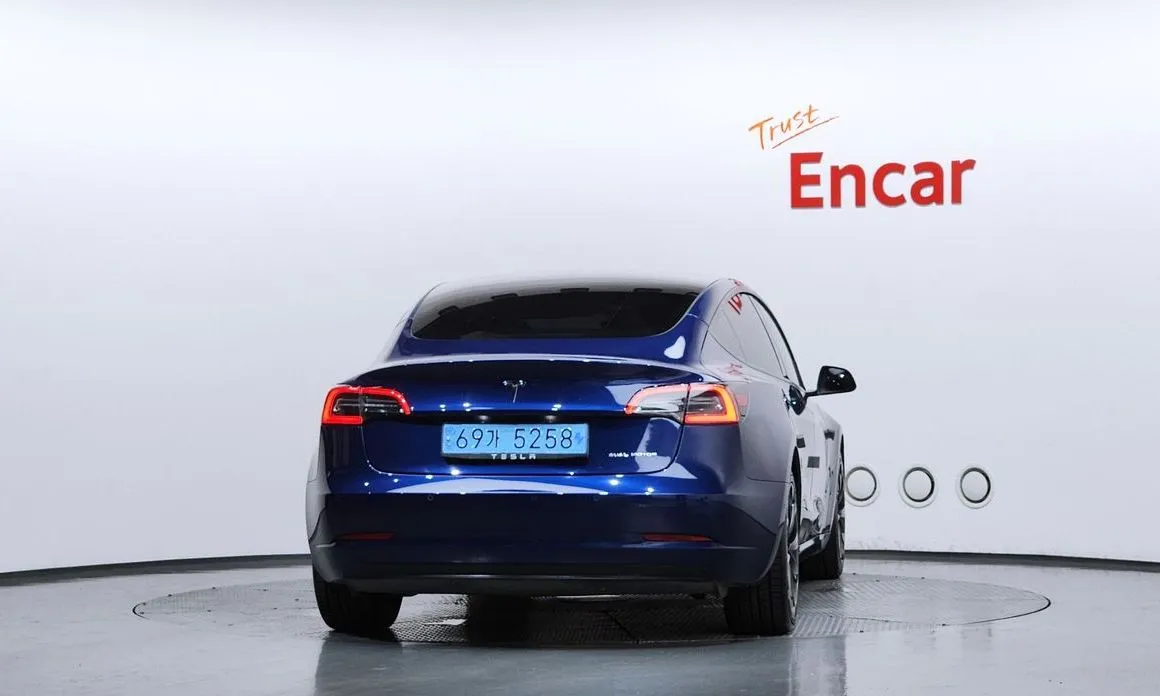 Tesla Model 3 — фото 4