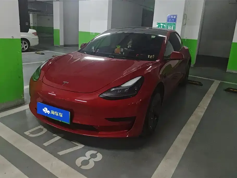 Tesla Model 3 — фото 1
