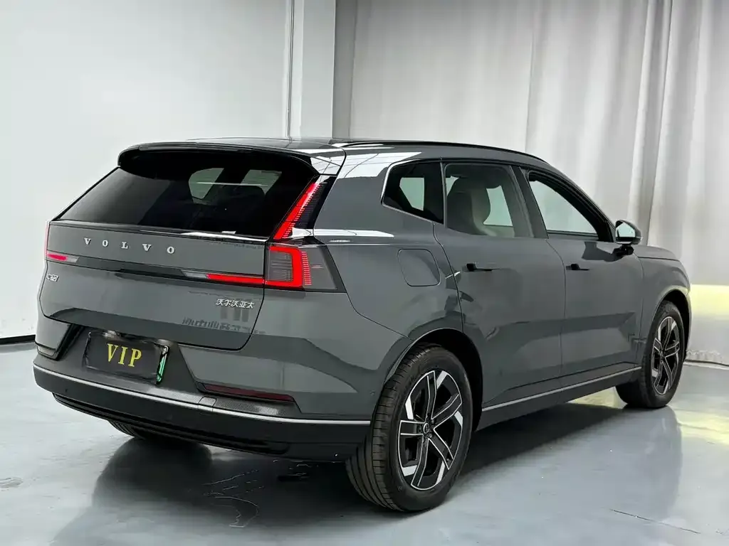 Volvo XC70 Plug-in Hybrid — фото 4