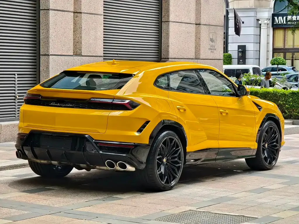 Lamborghini Urus SE — фото 9