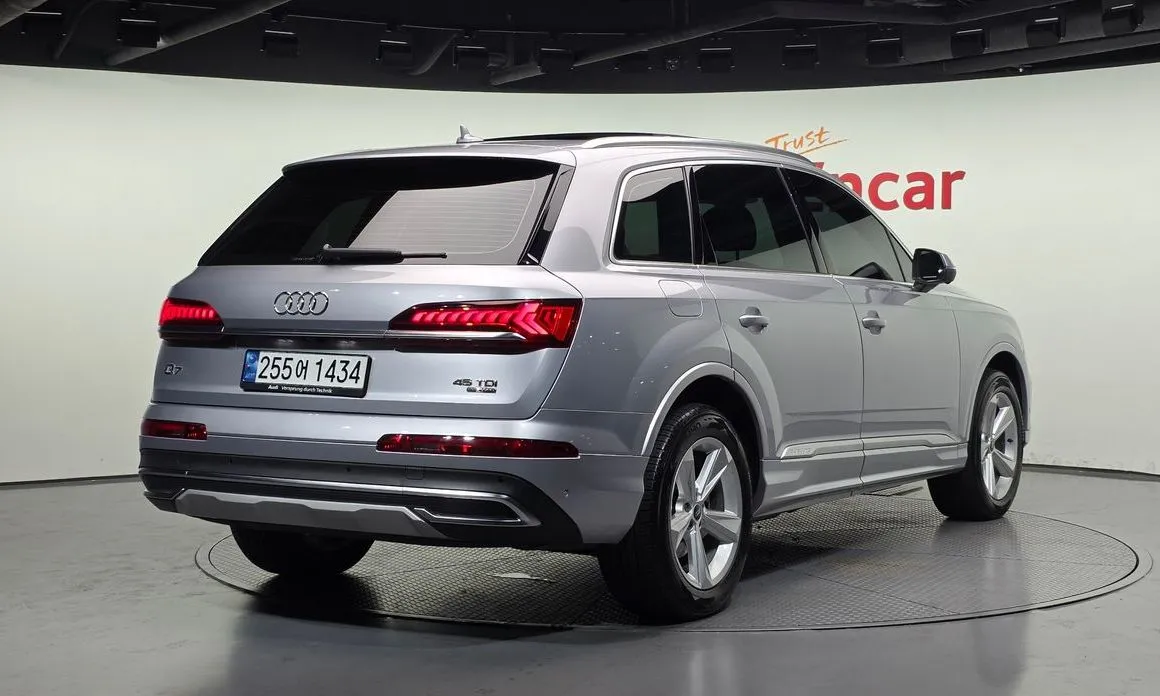 Audi Q7 — фото 5