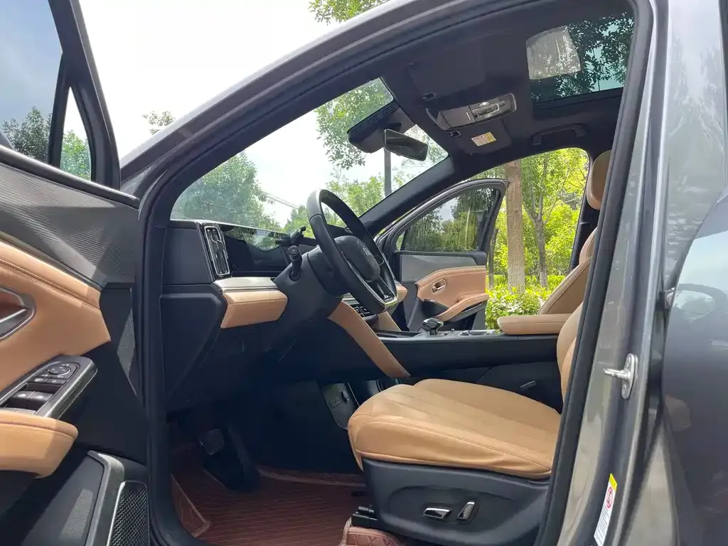 BYD L DM-i — фото 8