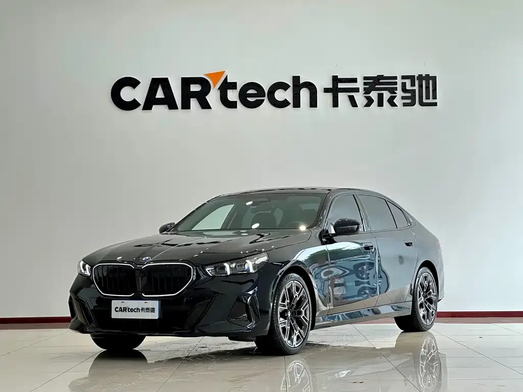 BMW 5 Series — фото 1