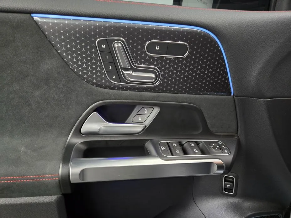 Mercedes-Benz EQB — фото 10