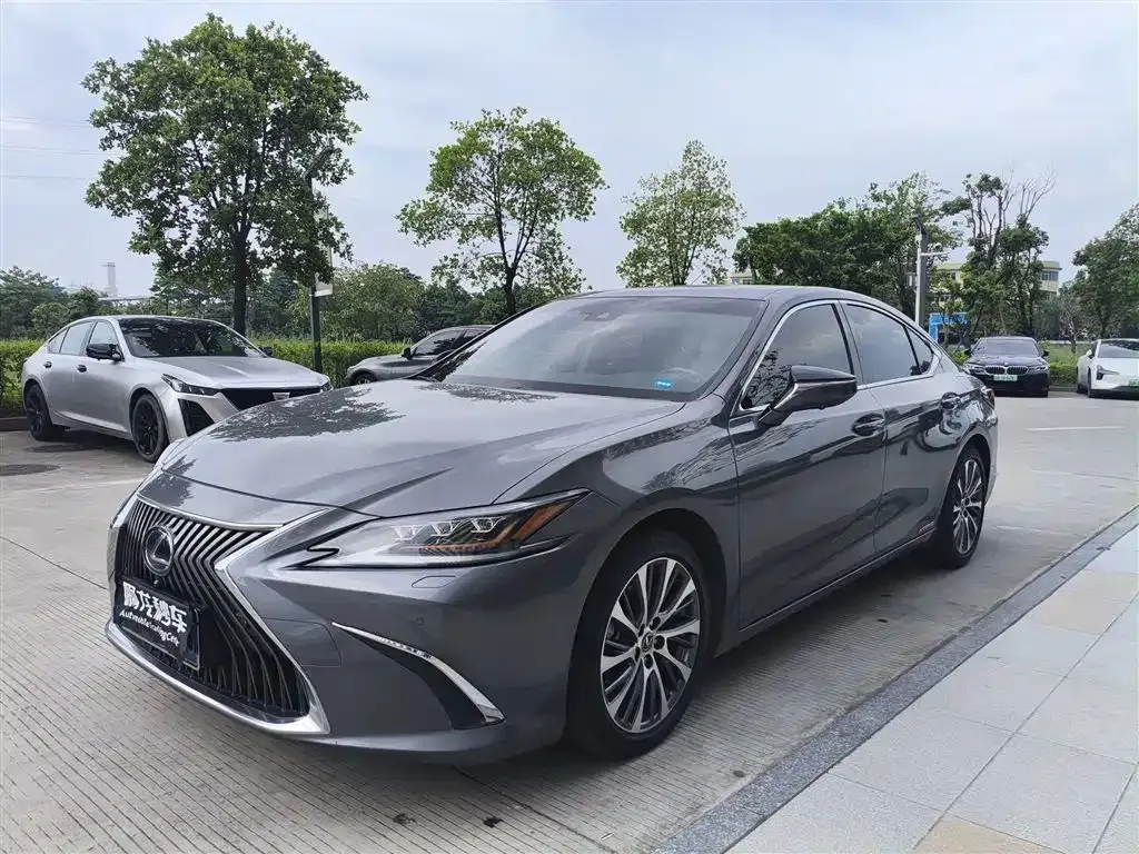 Lexus ES — фото 1