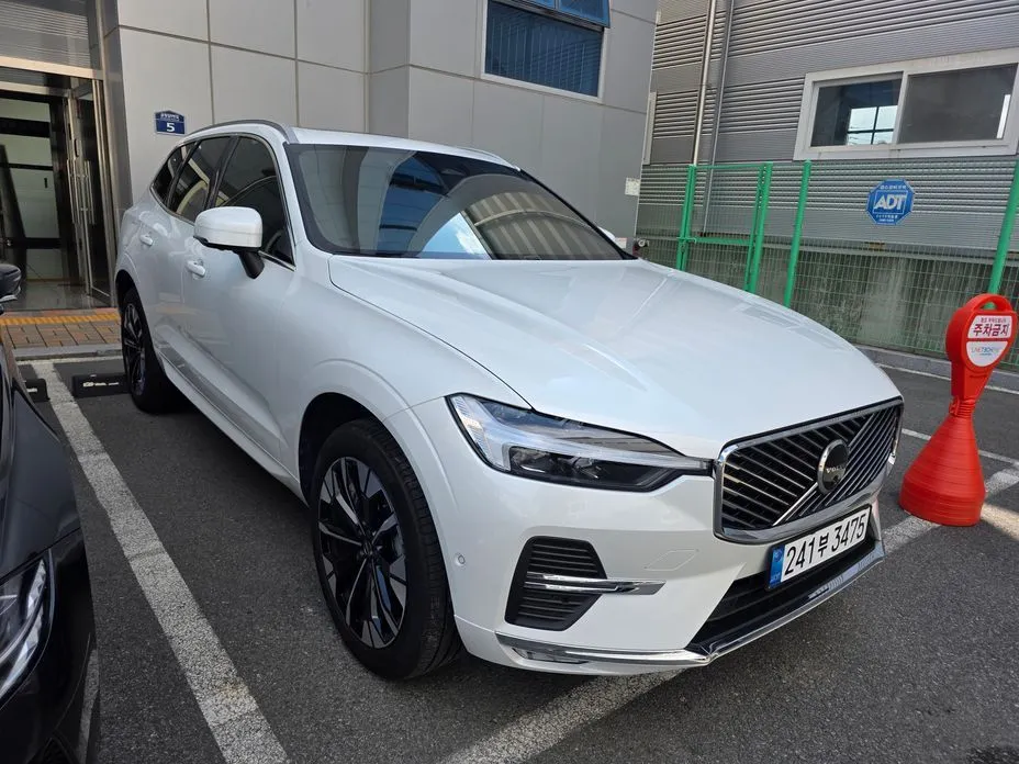 Volvo XC60 — фото 1