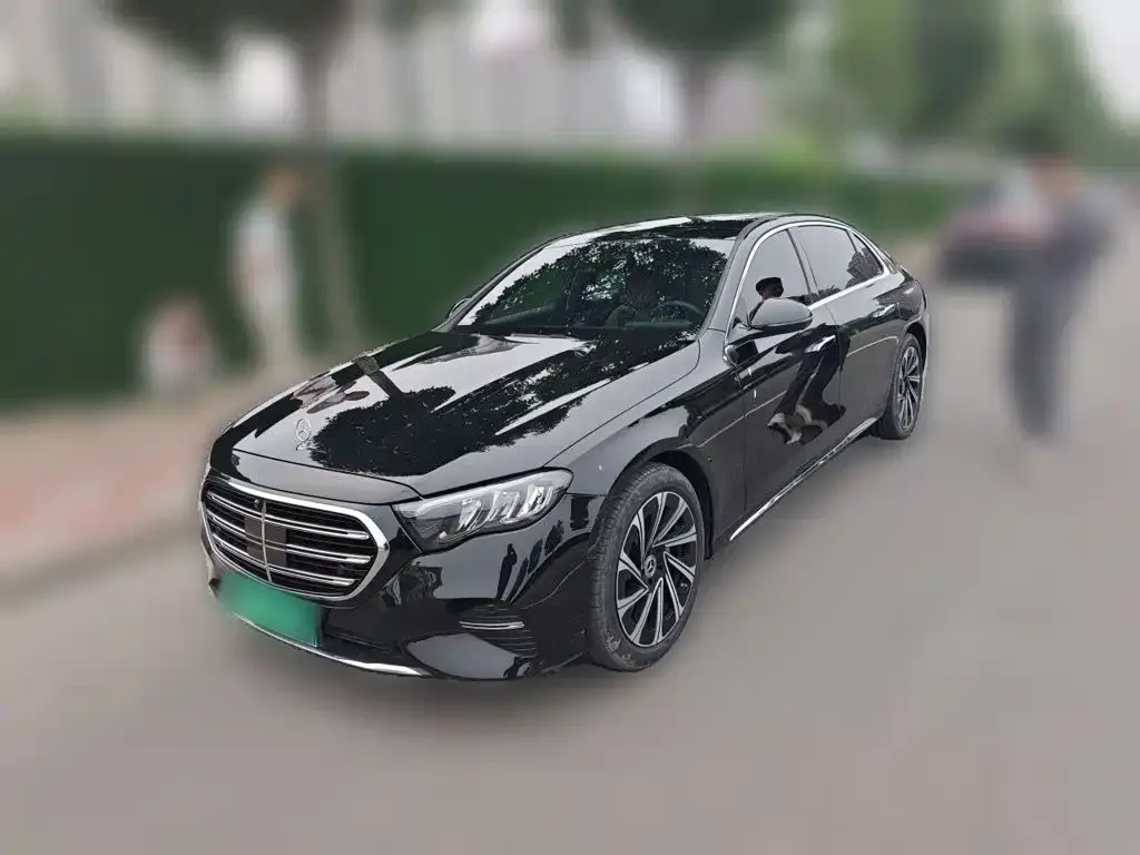 Mercedes-Benz E-Class — фото 1