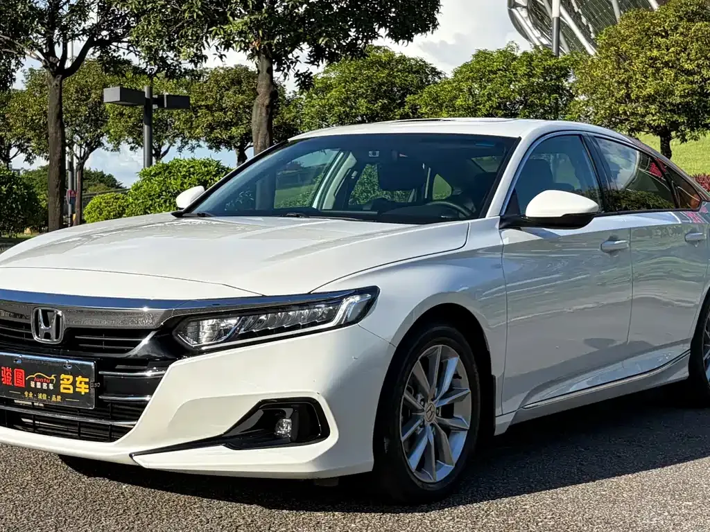 Honda Accord — фото 1