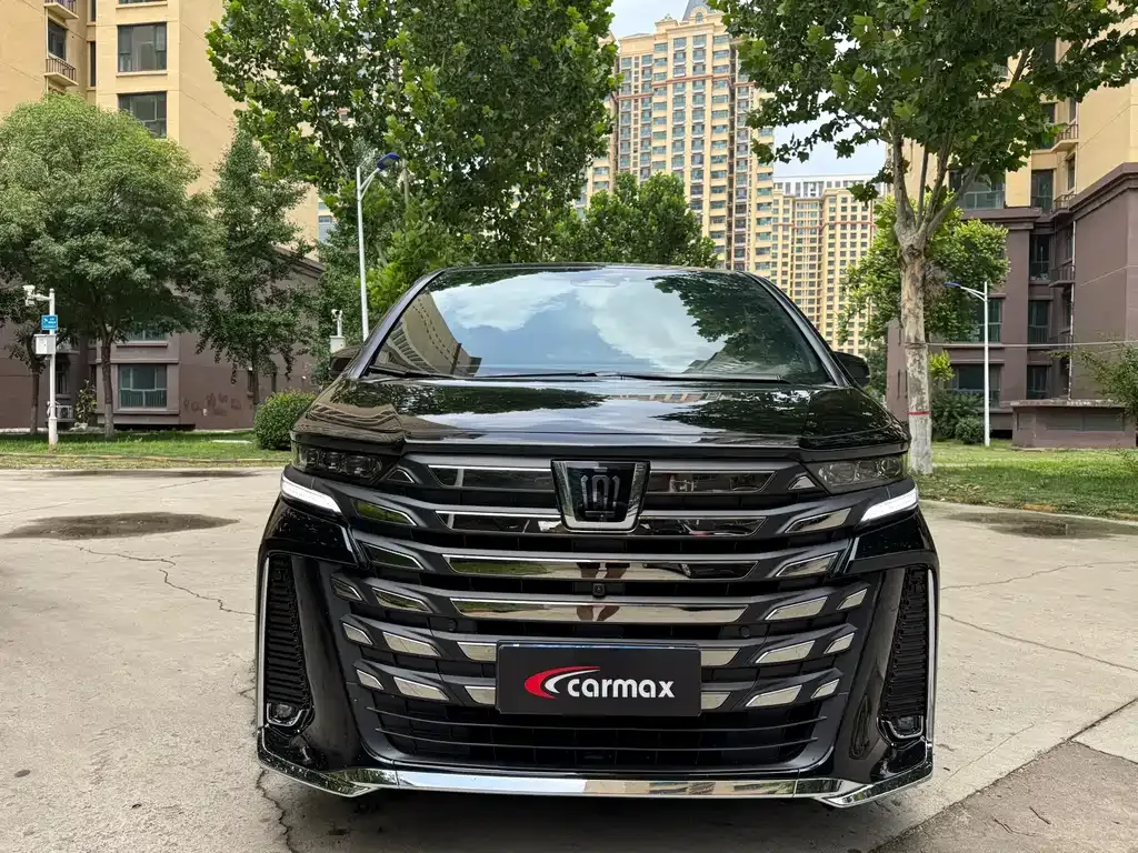 Toyota Vellfire — фото 1