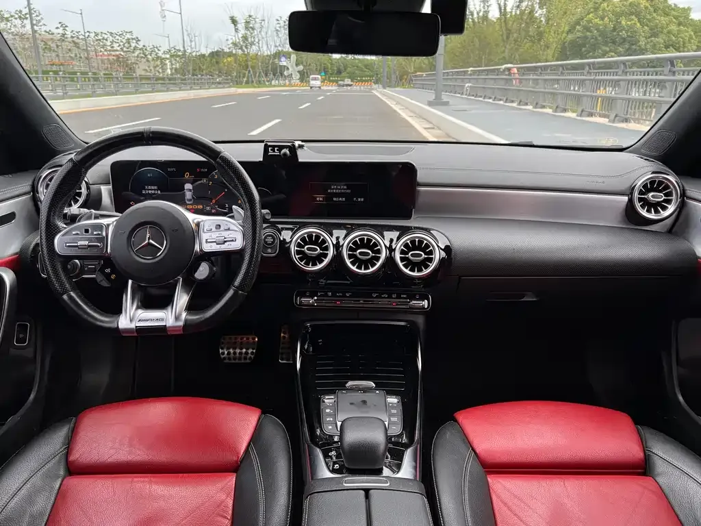 Mercedes-Benz CLA AMG — фото 5