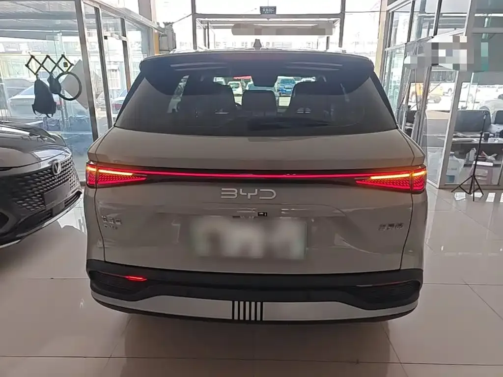 BYD Seal 05 DM-i — фото 7