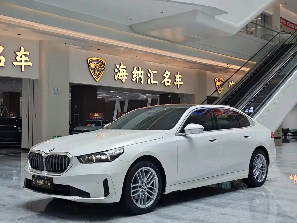 BMW 5 Series — фото 1