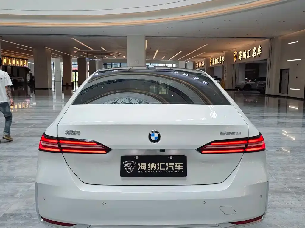 BMW 5 Series — фото 10