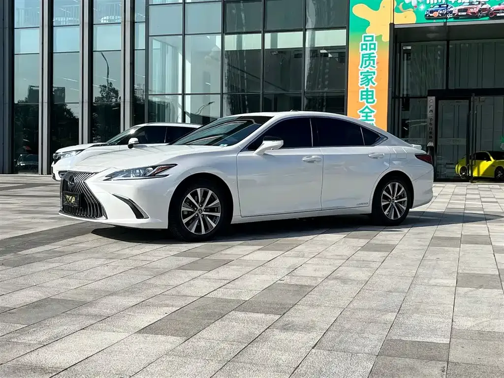 Lexus ES — фото 1