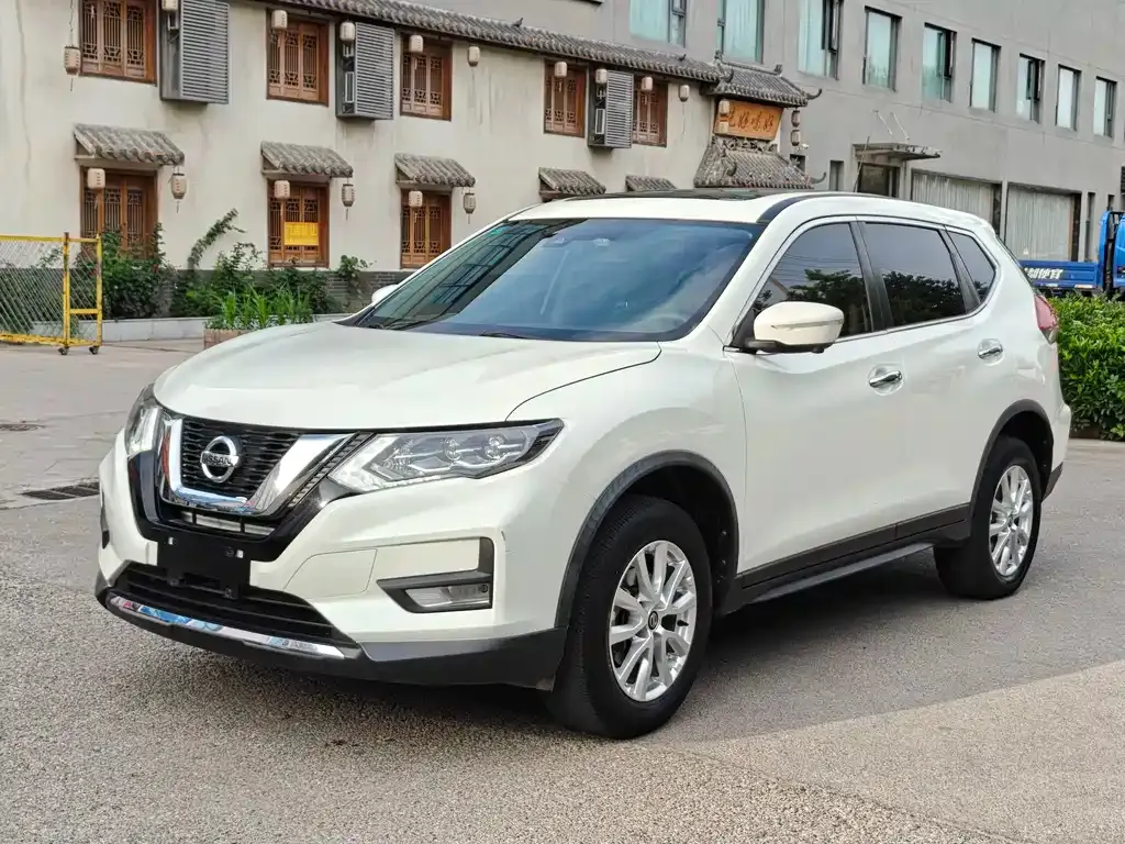 Nissan X-Trail — фото 1