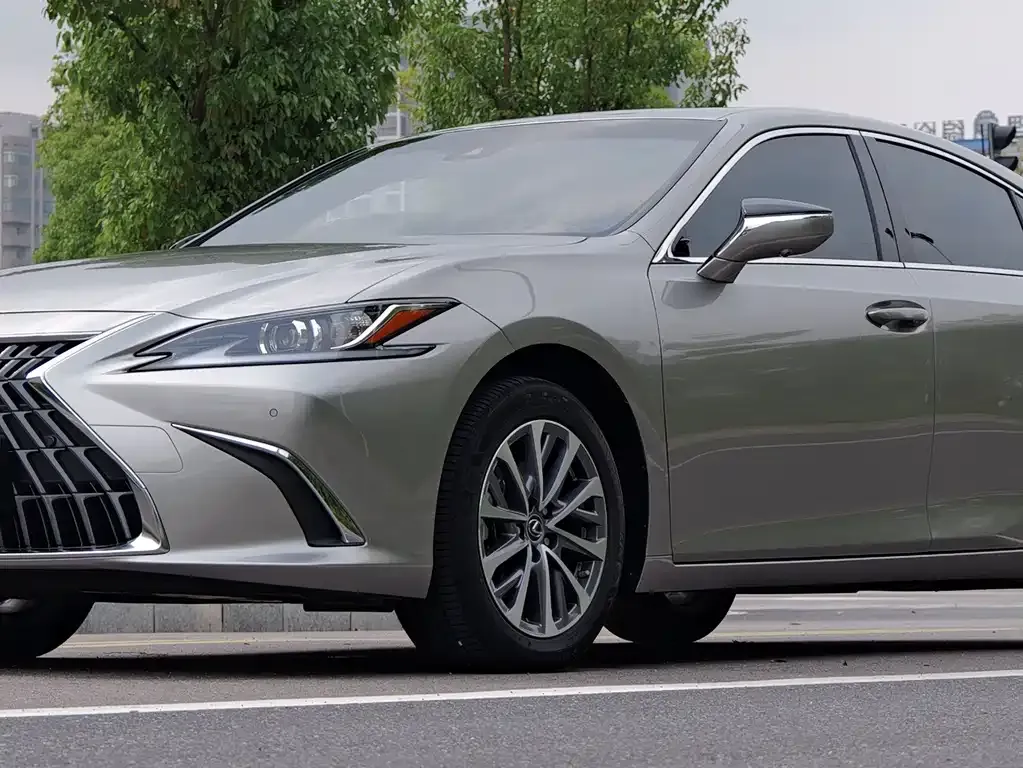 Lexus ES — фото 1