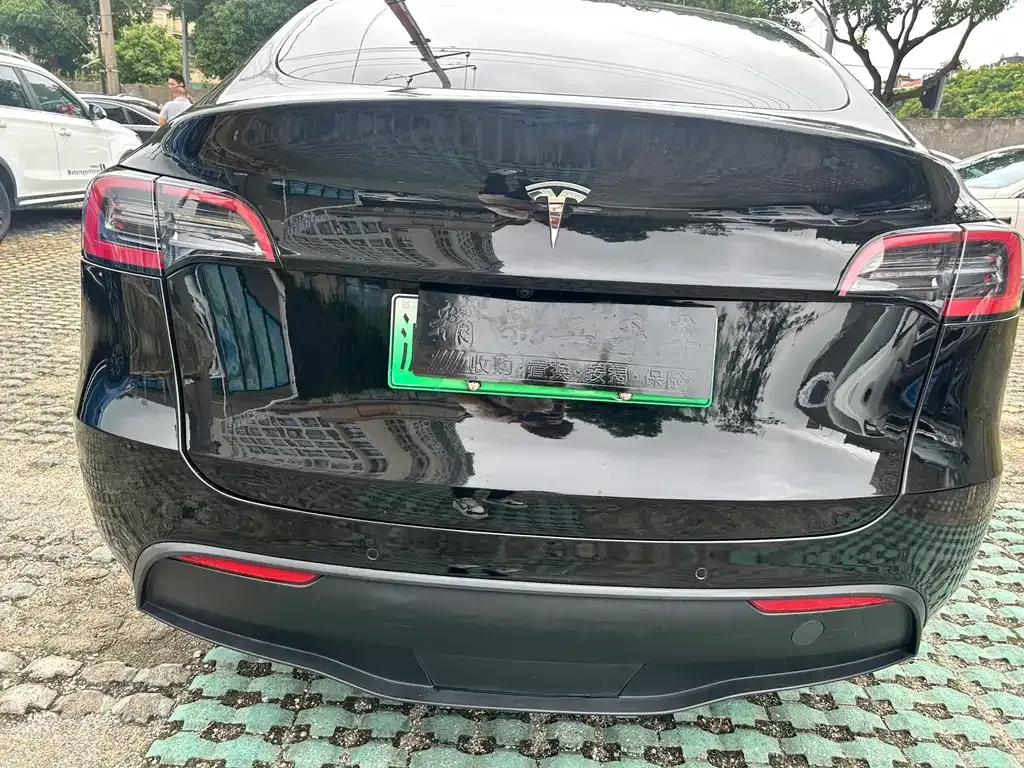 Tesla Model Y — фото 7