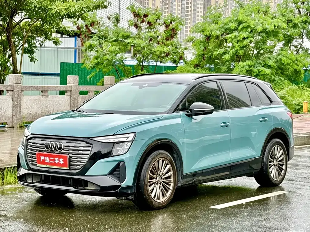 Audi Q5 e-tron — фото 1