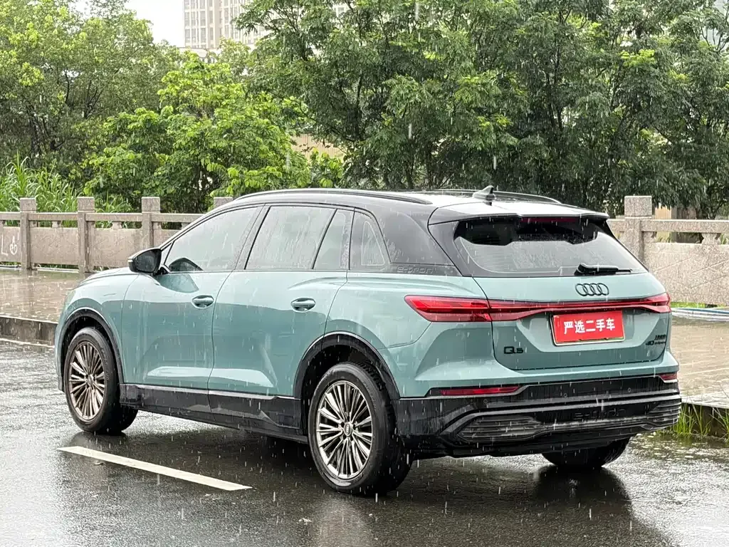 Audi Q5 e-tron — фото 9