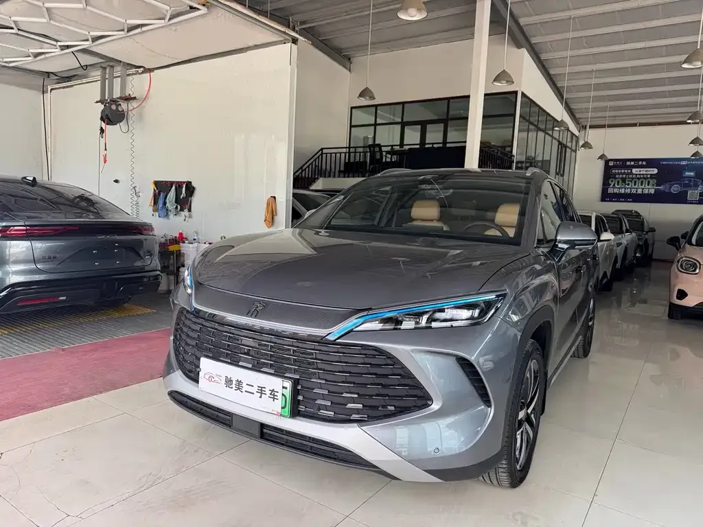 BYD L DM-i — фото 1
