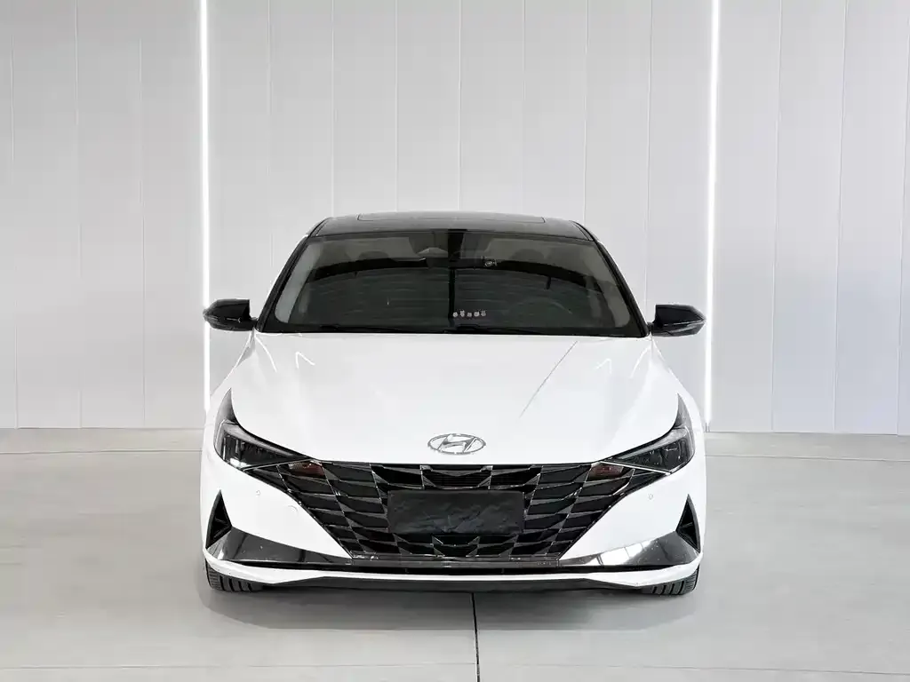 Hyundai Elantra — фото 4